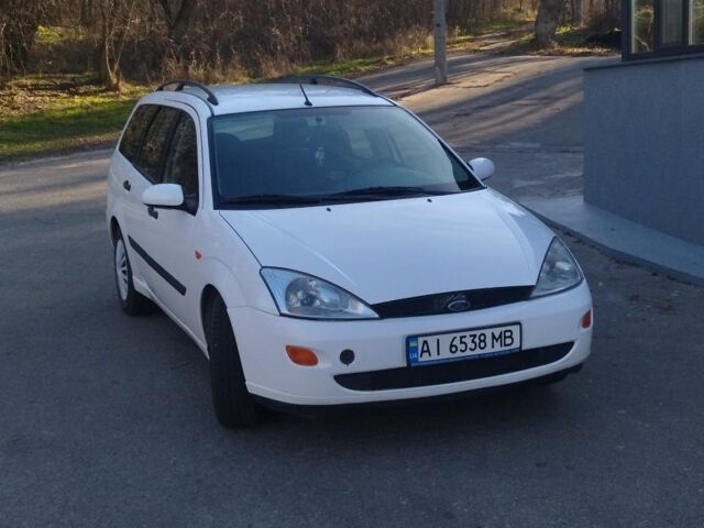 Белый Форд Фокус, объемом двигателя 1 л и пробегом 310 тыс. км за 3150 $, фото 1 на Automoto.ua