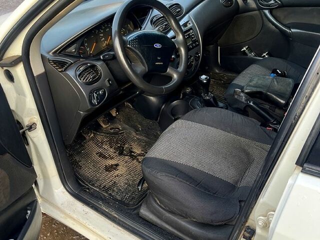 Білий Форд Фокус, об'ємом двигуна 1.6 л та пробігом 450 тис. км за 2450 $, фото 3 на Automoto.ua