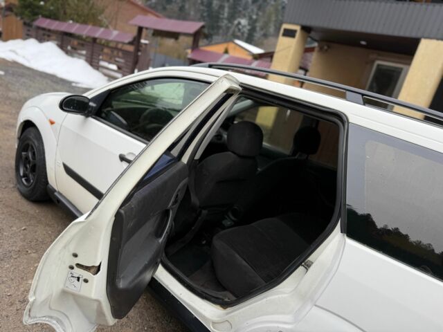 Белый Форд Фокус, объемом двигателя 1.8 л и пробегом 216 тыс. км за 1000 $, фото 6 на Automoto.ua