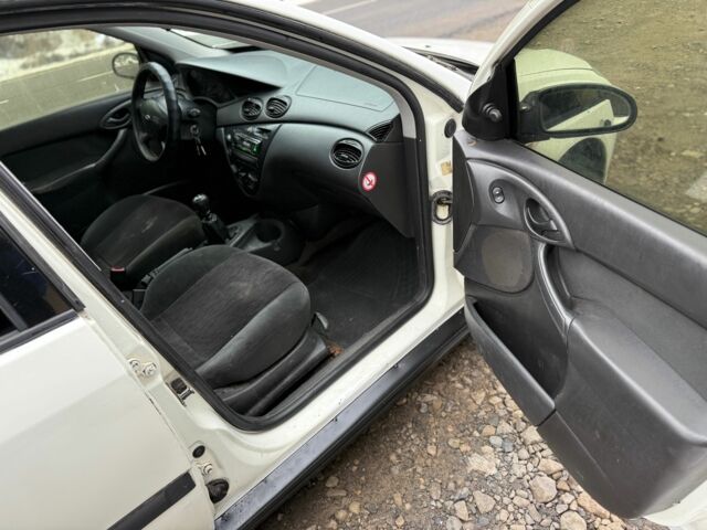 Белый Форд Фокус, объемом двигателя 1.8 л и пробегом 216 тыс. км за 1000 $, фото 4 на Automoto.ua