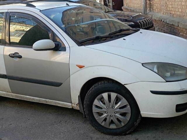 Белый Форд Фокус, объемом двигателя 1.6 л и пробегом 300 тыс. км за 2800 $, фото 1 на Automoto.ua