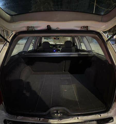 Білий Форд Фокус, об'ємом двигуна 1.6 л та пробігом 355 тис. км за 2800 $, фото 16 на Automoto.ua