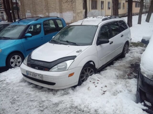 Белый Форд Фокус, объемом двигателя 2 л и пробегом 300 тыс. км за 2400 $, фото 7 на Automoto.ua