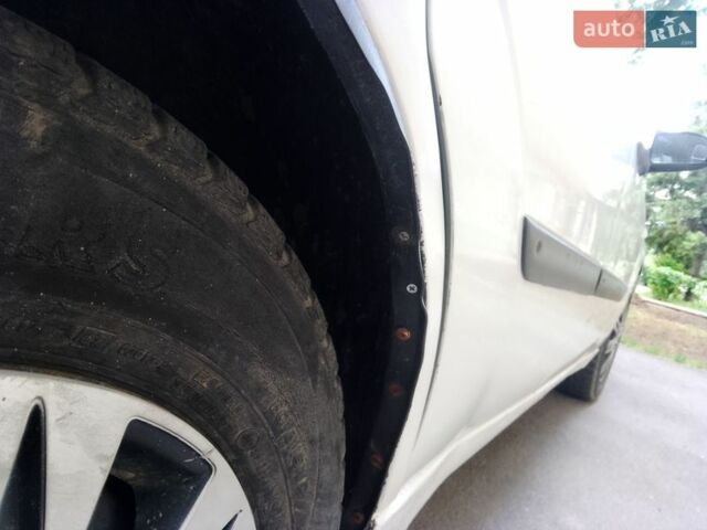Белый Форд Фокус, объемом двигателя 1.6 л и пробегом 385 тыс. км за 2700 $, фото 16 на Automoto.ua