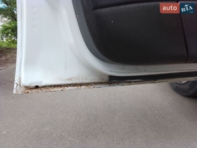 Белый Форд Фокус, объемом двигателя 1.6 л и пробегом 385 тыс. км за 2700 $, фото 5 на Automoto.ua