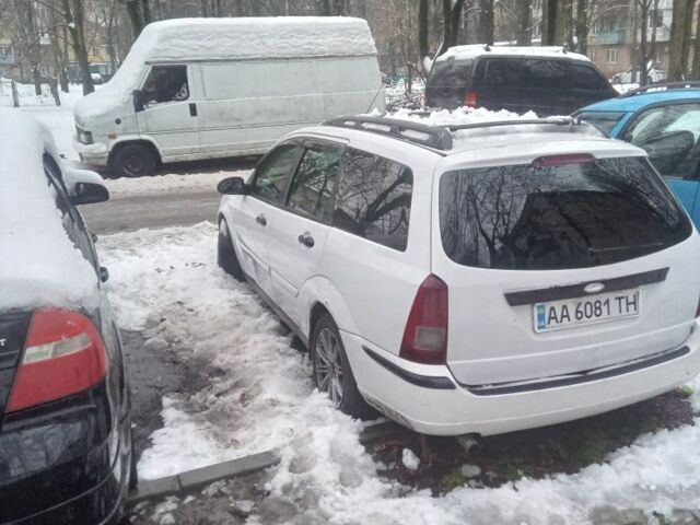 Белый Форд Фокус, объемом двигателя 2 л и пробегом 300 тыс. км за 2400 $, фото 2 на Automoto.ua