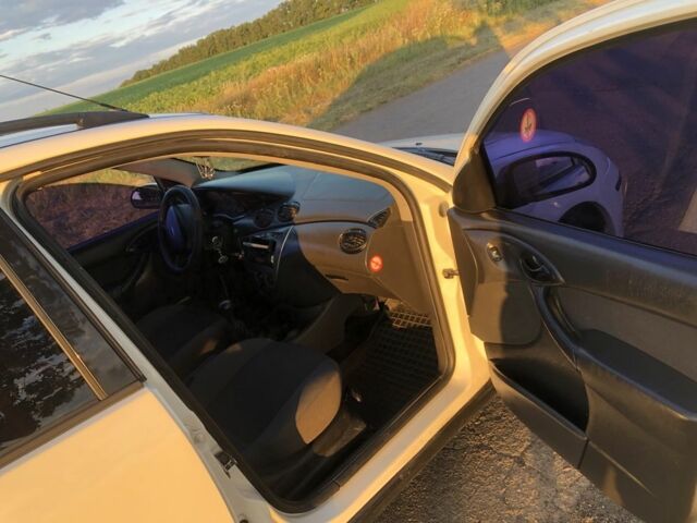 Білий Форд Фокус, об'ємом двигуна 1.6 л та пробігом 269 тис. км за 3000 $, фото 9 на Automoto.ua