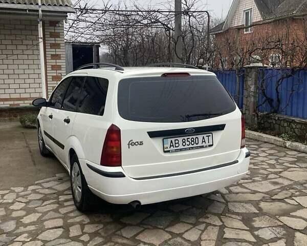 Белый Форд Фокус, объемом двигателя 1.6 л и пробегом 301 тыс. км за 3300 $, фото 1 на Automoto.ua