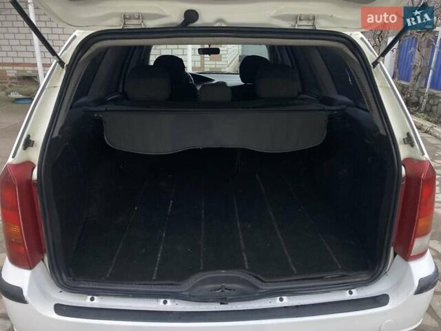 Белый Форд Фокус, объемом двигателя 1.6 л и пробегом 301 тыс. км за 3300 $, фото 5 на Automoto.ua