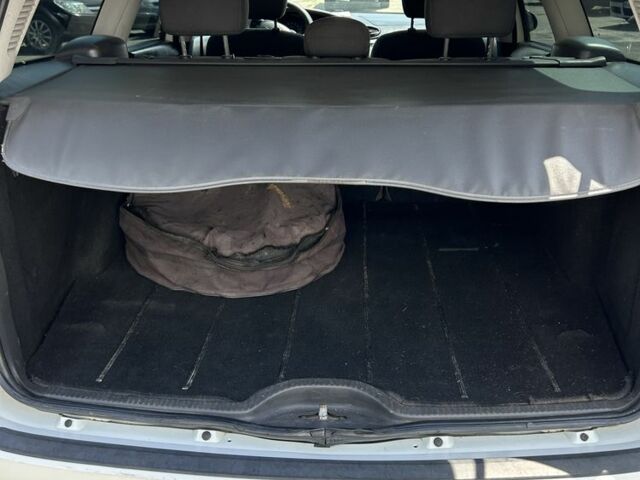 Белый Форд Фокус, объемом двигателя 1.6 л и пробегом 471 тыс. км за 3200 $, фото 11 на Automoto.ua