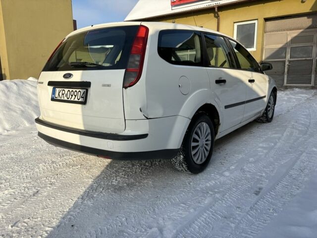 Белый Форд Фокус, объемом двигателя 1.6 л и пробегом 300 тыс. км за 2300 $, фото 3 на Automoto.ua