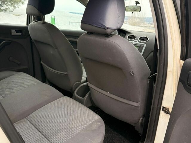 Белый Форд Фокус, объемом двигателя 0 л и пробегом 292 тыс. км за 1500 $, фото 6 на Automoto.ua