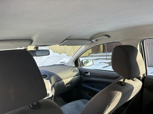 Белый Форд Фокус, объемом двигателя 1.6 л и пробегом 300 тыс. км за 2300 $, фото 7 на Automoto.ua