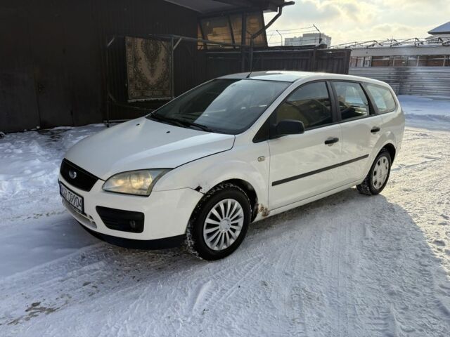 Белый Форд Фокус, объемом двигателя 1.6 л и пробегом 300 тыс. км за 2300 $, фото 1 на Automoto.ua