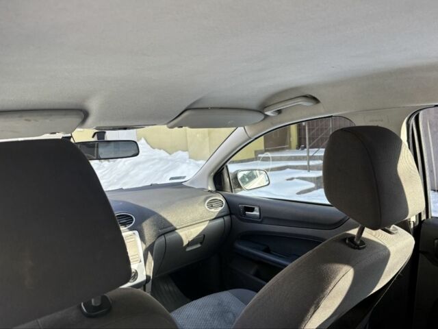 Белый Форд Фокус, объемом двигателя 1.6 л и пробегом 300 тыс. км за 2350 $, фото 7 на Automoto.ua