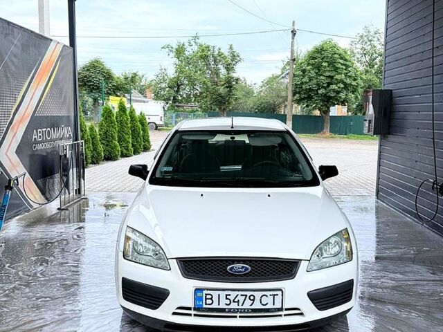Білий Форд Фокус, об'ємом двигуна 1.6 л та пробігом 365 тис. км за 3800 $, фото 1 на Automoto.ua