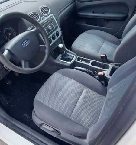 Білий Форд Фокус, об'ємом двигуна 1.8 л та пробігом 346 тис. км за 4000 $, фото 5 на Automoto.ua