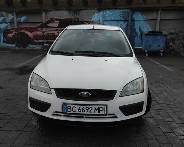 Белый Форд Фокус, объемом двигателя 1.6 л и пробегом 281 тыс. км за 4200 $, фото 1 на Automoto.ua