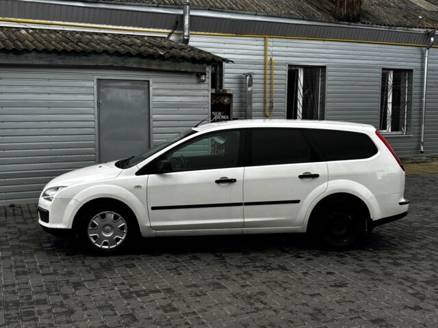 Белый Форд Фокус, объемом двигателя 1.6 л и пробегом 287 тыс. км за 4500 $, фото 3 на Automoto.ua