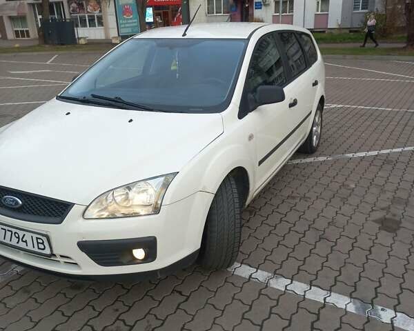 Білий Форд Фокус, об'ємом двигуна 1.56 л та пробігом 275 тис. км за 4600 $, фото 5 на Automoto.ua