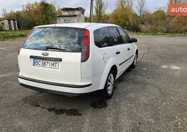 Белый Форд Фокус, объемом двигателя 1.6 л и пробегом 295 тыс. км за 3300 $, фото 3 на Automoto.ua