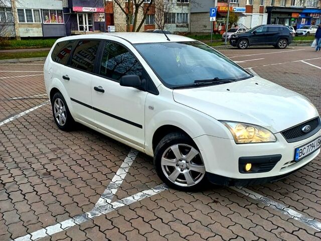 Белый Форд Фокус, объемом двигателя 1.6 л и пробегом 27500 тыс. км за 4500 $, фото 4 на Automoto.ua