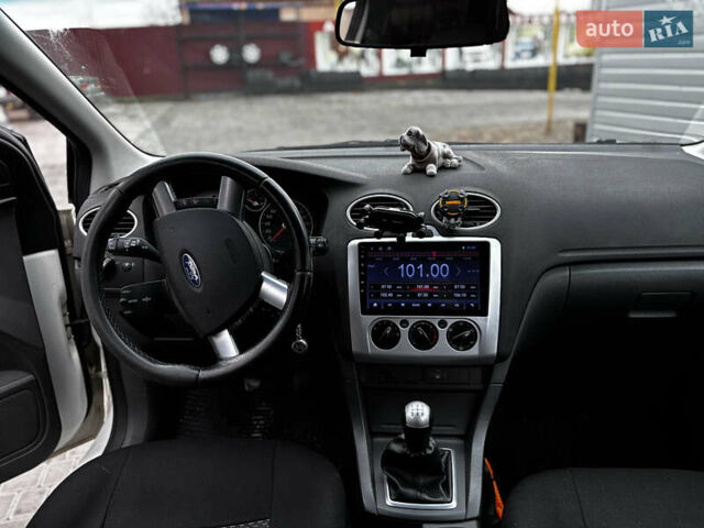 Белый Форд Фокус, объемом двигателя 1.6 л и пробегом 287 тыс. км за 4500 $, фото 10 на Automoto.ua