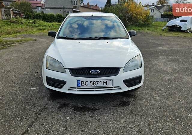 Белый Форд Фокус, объемом двигателя 1.6 л и пробегом 295 тыс. км за 3300 $, фото 4 на Automoto.ua