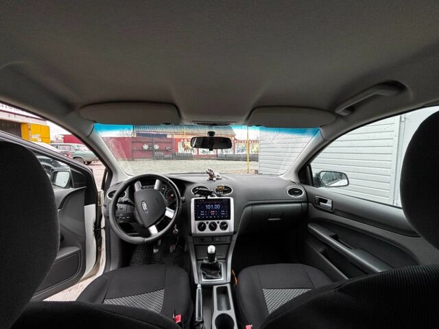 Белый Форд Фокус, объемом двигателя 1.6 л и пробегом 287 тыс. км за 4500 $, фото 14 на Automoto.ua