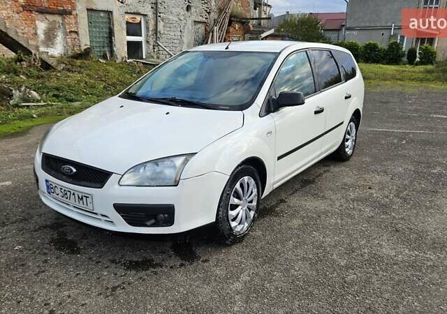 Белый Форд Фокус, объемом двигателя 1.6 л и пробегом 295 тыс. км за 3300 $, фото 2 на Automoto.ua