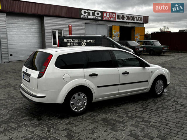 Белый Форд Фокус, объемом двигателя 1.6 л и пробегом 287 тыс. км за 4500 $, фото 7 на Automoto.ua