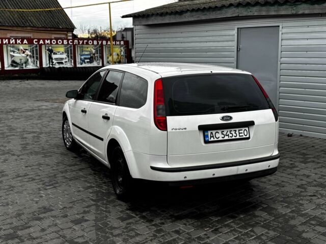Белый Форд Фокус, объемом двигателя 1.6 л и пробегом 287 тыс. км за 4500 $, фото 1 на Automoto.ua