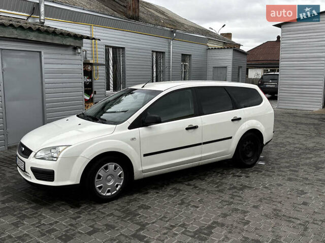 Белый Форд Фокус, объемом двигателя 1.6 л и пробегом 287 тыс. км за 4500 $, фото 4 на Automoto.ua