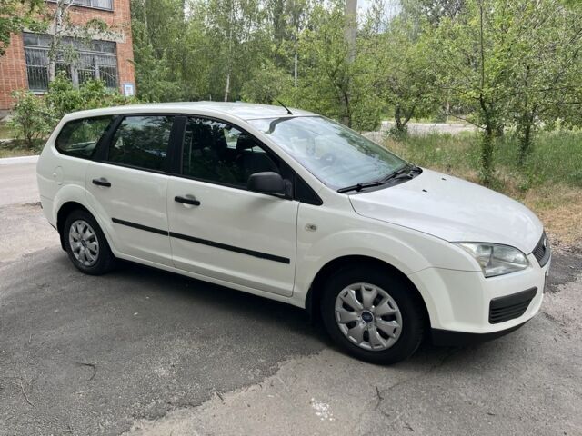 Белый Форд Фокус, объемом двигателя 1.6 л и пробегом 278 тыс. км за 4000 $, фото 3 на Automoto.ua