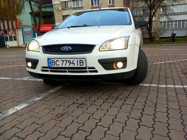 Белый Форд Фокус, объемом двигателя 1.6 л и пробегом 27500 тыс. км за 4500 $, фото 1 на Automoto.ua