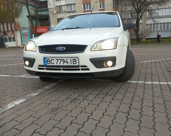 Білий Форд Фокус, об'ємом двигуна 1.56 л та пробігом 275 тис. км за 4600 $, фото 15 на Automoto.ua