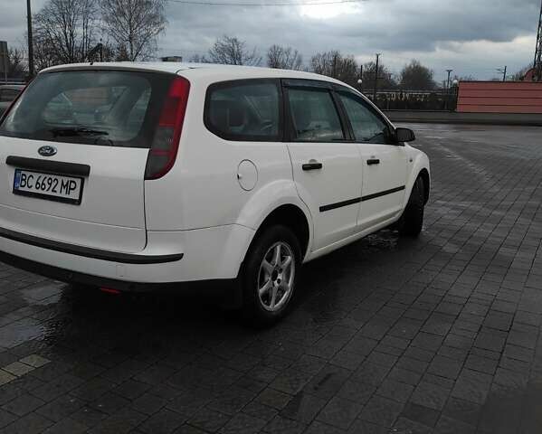 Белый Форд Фокус, объемом двигателя 1.6 л и пробегом 281 тыс. км за 4200 $, фото 3 на Automoto.ua