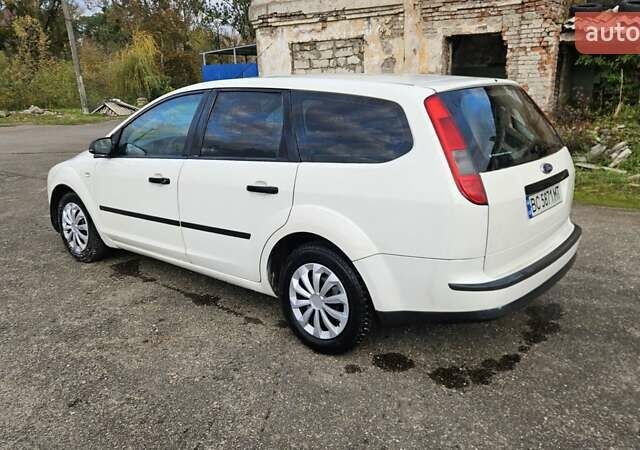 Белый Форд Фокус, объемом двигателя 1.6 л и пробегом 295 тыс. км за 3300 $, фото 6 на Automoto.ua