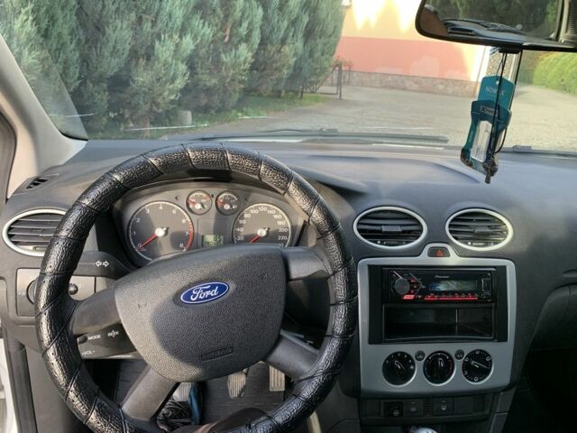 Білий Форд Фокус, об'ємом двигуна 1.6 л та пробігом 280 тис. км за 3600 $, фото 5 на Automoto.ua