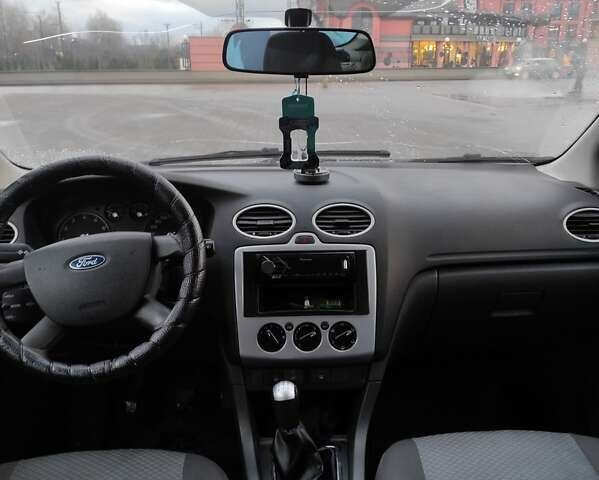 Белый Форд Фокус, объемом двигателя 1.6 л и пробегом 281 тыс. км за 4200 $, фото 7 на Automoto.ua