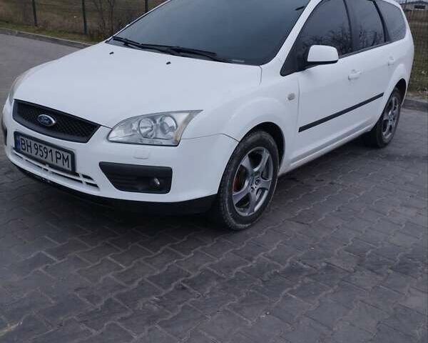 Білий Форд Фокус, об'ємом двигуна 1.6 л та пробігом 320 тис. км за 4500 $, фото 1 на Automoto.ua