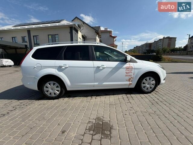 Белый Форд Фокус, объемом двигателя 1.6 л и пробегом 206 тыс. км за 4800 $, фото 1 на Automoto.ua