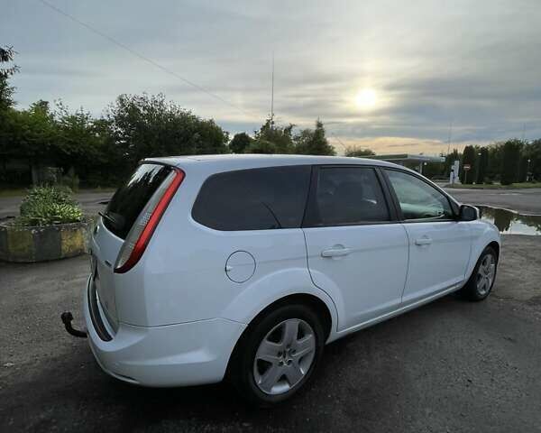 Белый Форд Фокус, объемом двигателя 1.6 л и пробегом 255 тыс. км за 4900 $, фото 5 на Automoto.ua