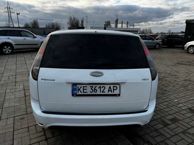 Белый Форд Фокус, объемом двигателя 2 л и пробегом 250 тыс. км за 5700 $, фото 5 на Automoto.ua