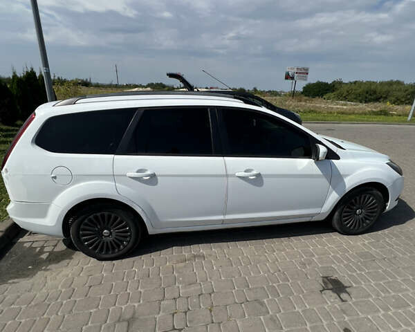 Белый Форд Фокус, объемом двигателя 1.6 л и пробегом 207 тыс. км за 4300 $, фото 6 на Automoto.ua