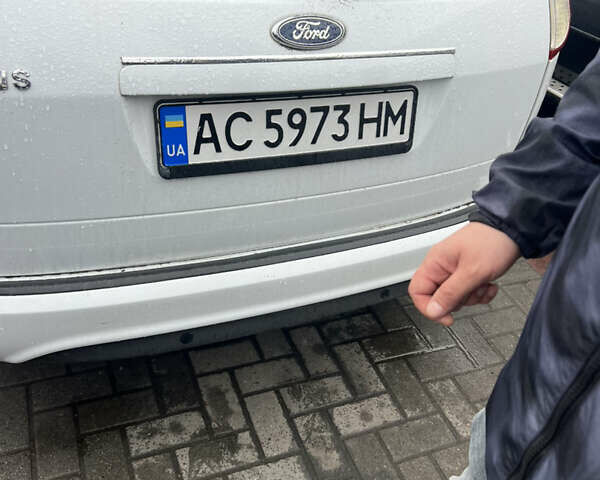 Белый Форд Фокус, объемом двигателя 1.6 л и пробегом 266 тыс. км за 6200 $, фото 1 на Automoto.ua