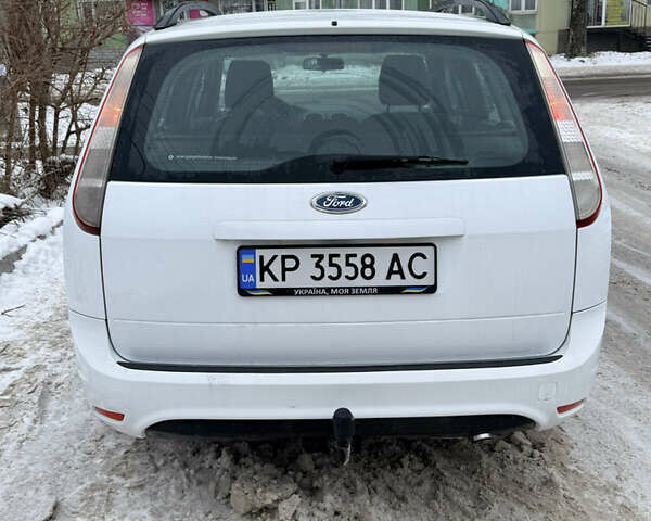 Белый Форд Фокус, объемом двигателя 1.6 л и пробегом 213 тыс. км за 5900 $, фото 1 на Automoto.ua