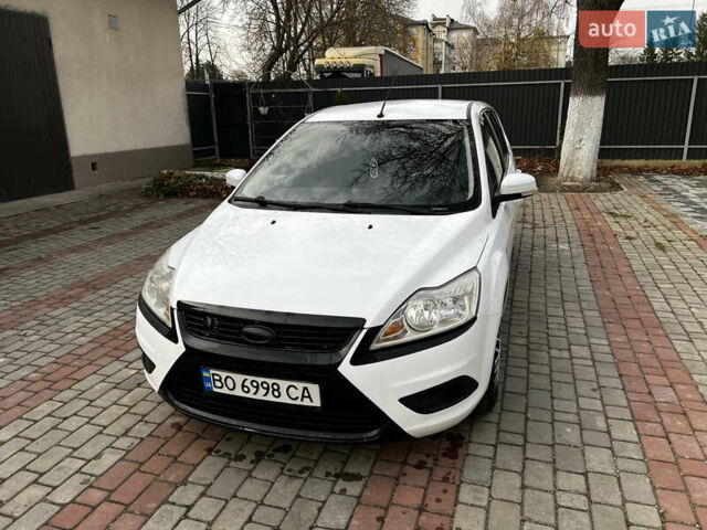 Белый Форд Фокус, объемом двигателя 1.8 л и пробегом 245 тыс. км за 4800 $, фото 2 на Automoto.ua