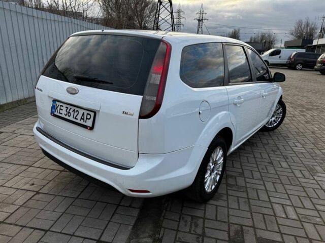 Белый Форд Фокус, объемом двигателя 2 л и пробегом 250 тыс. км за 5700 $, фото 3 на Automoto.ua