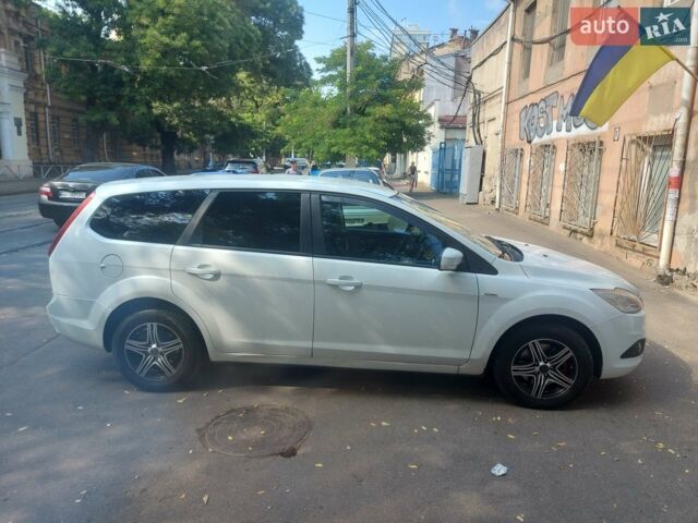 Білий Форд Фокус, об'ємом двигуна 2 л та пробігом 276 тис. км за 5300 $, фото 3 на Automoto.ua